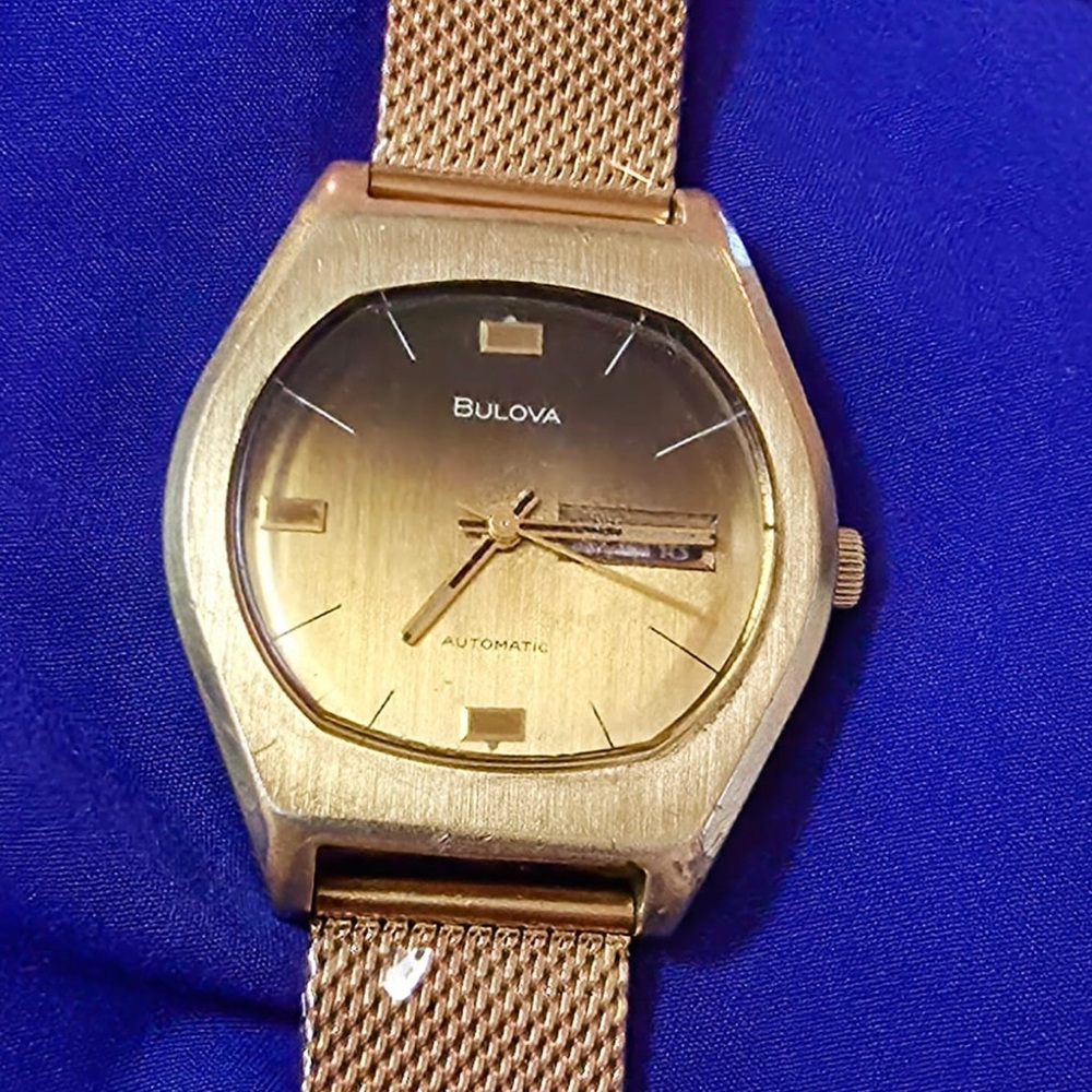 Bulova Vintage 1975 Automatic Self Winding TV Shape Swiss Men's Watch
